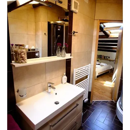 Oscar Apartment